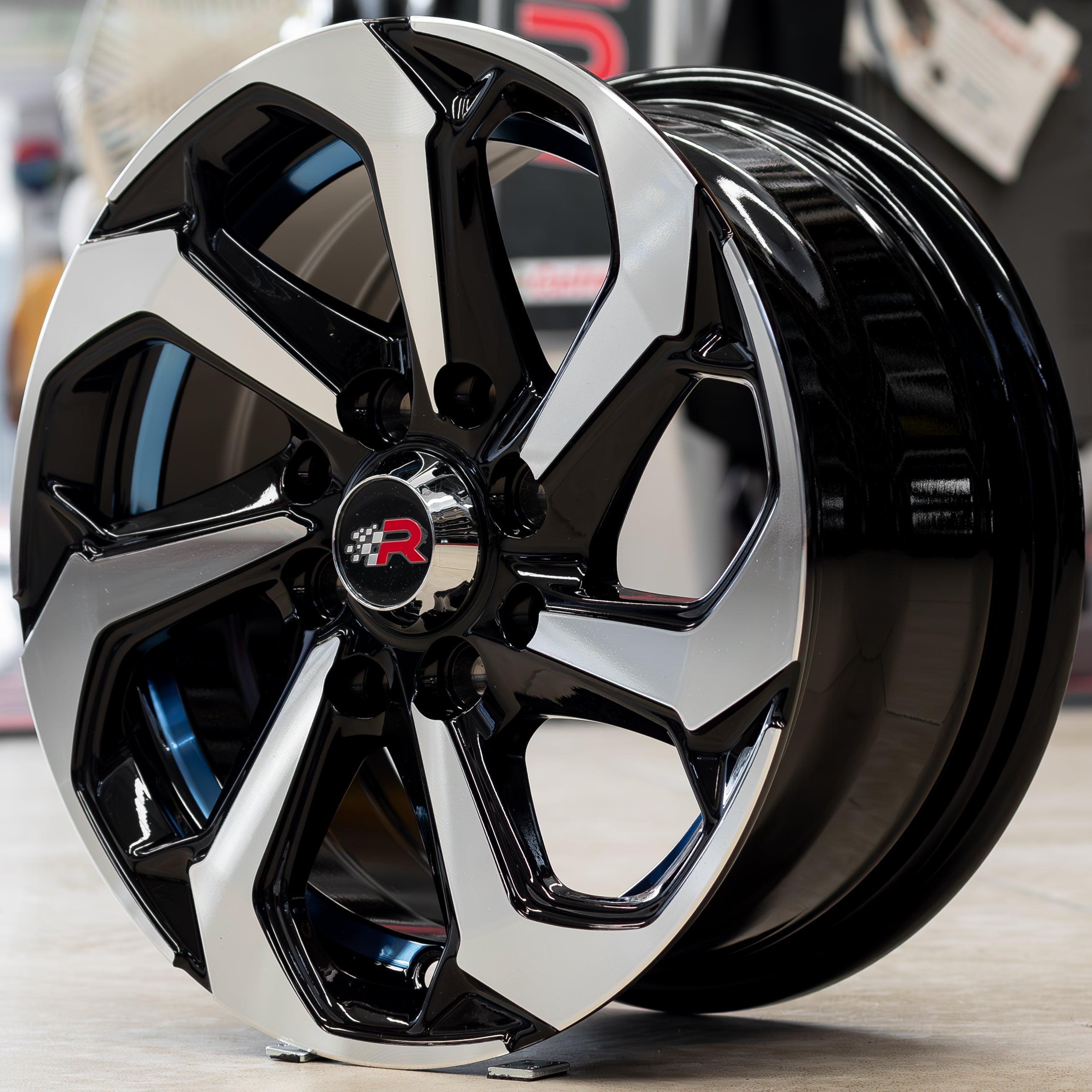 SET DE RINES 13” (13x6) – 8X100/114.3 BMF con Línea Azul