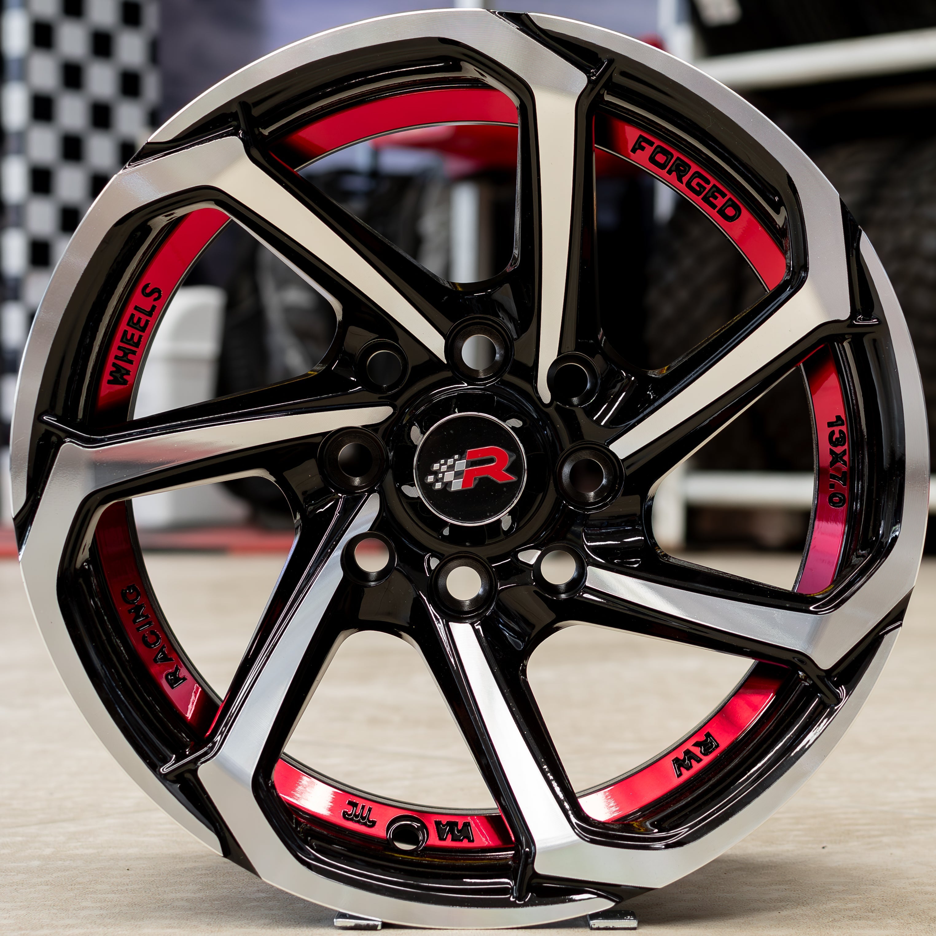 SET DE RINES 13” (13x7) – 8X100/114.3 BMF con Línea Roja
