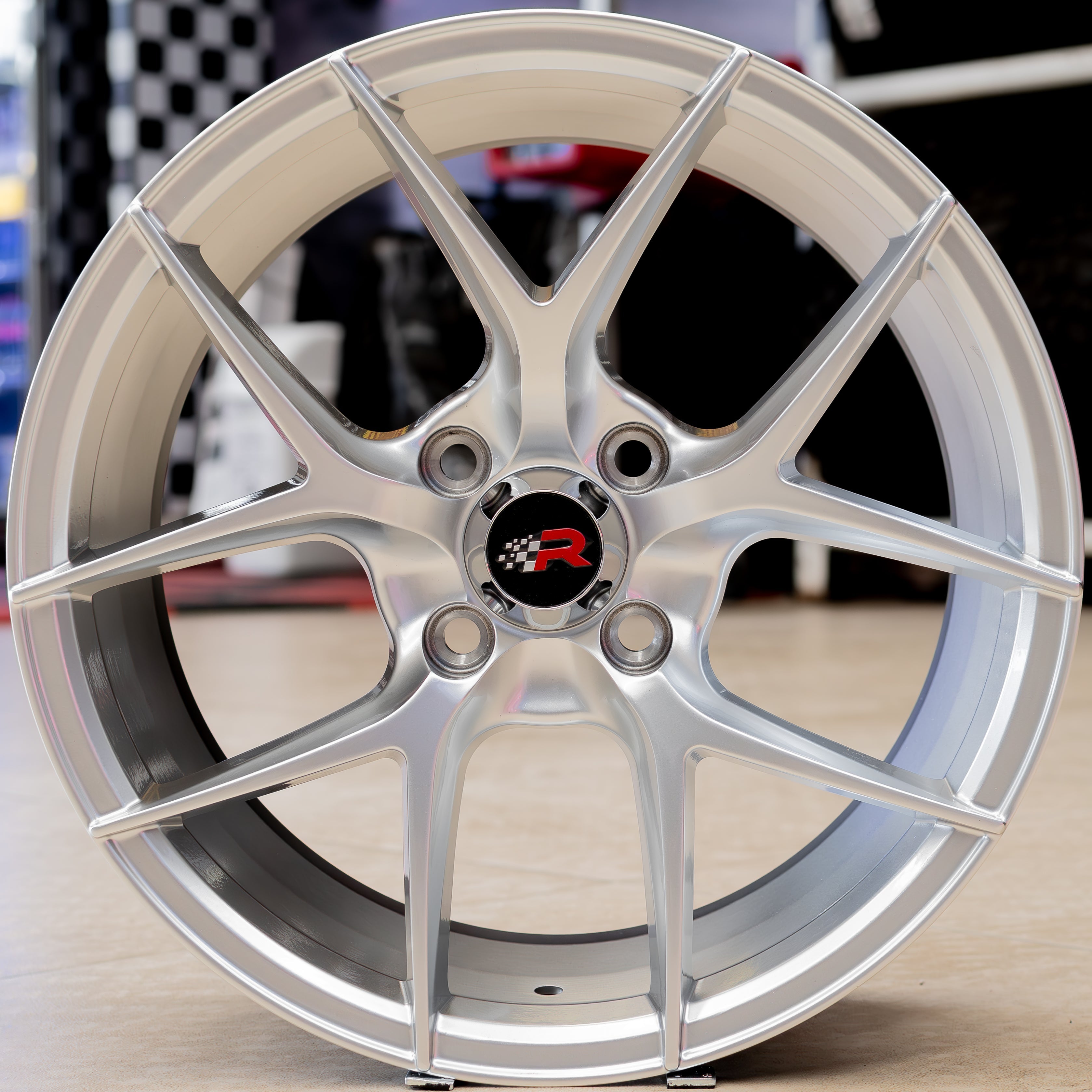 SET DE RINES 15” (15x7) – 4X100 Gris Oscuro Brillante