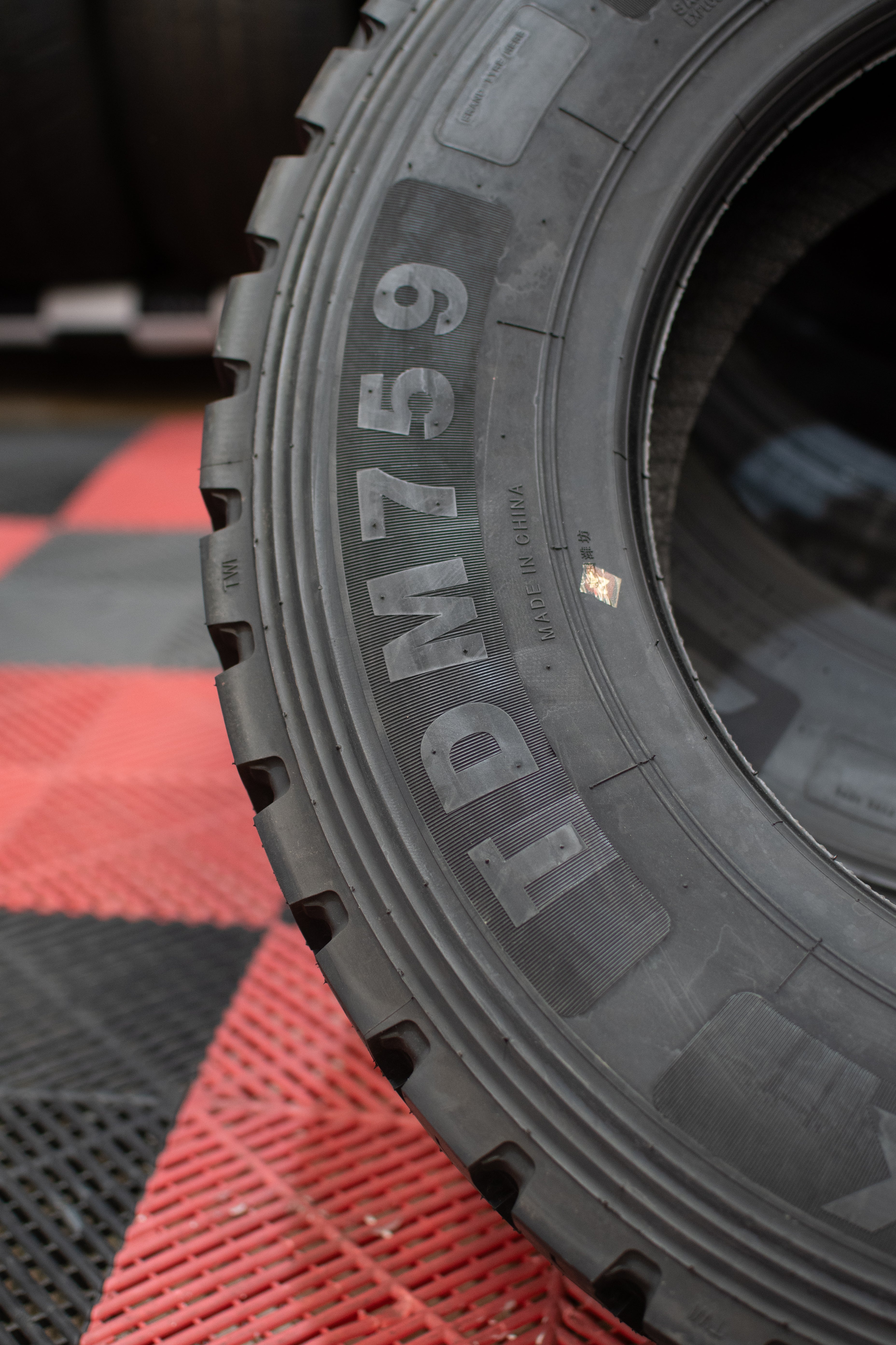 Llanta 215/75R17.5 Teerex TDM759 18PR Tracción